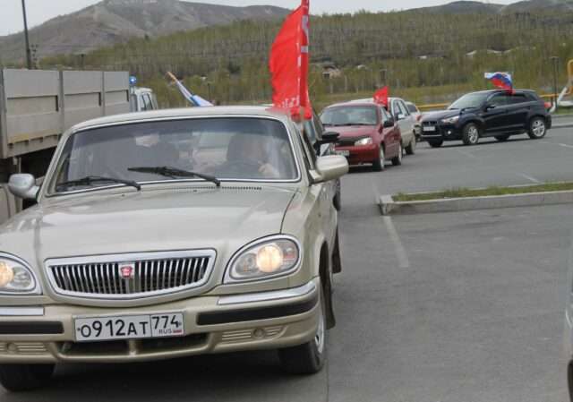 «Бессмертный автополк» в память о героях Великой Отечественной войны и в поддержку военнослужащих СВО прошёл в Карабаше